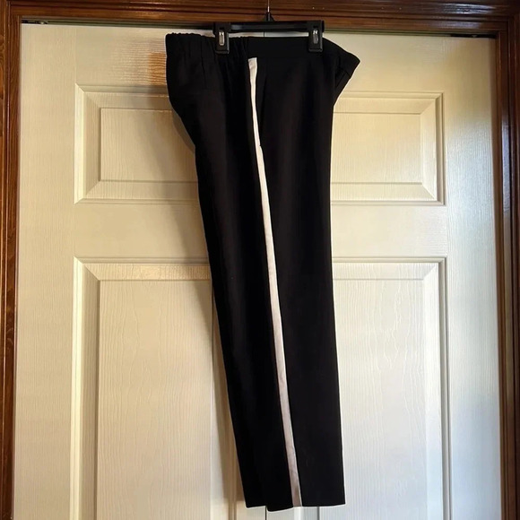 NWT Old Navy Black Jack Stripe Pull On Straight Leg pants women’s size 4P - Picture 2 of 12